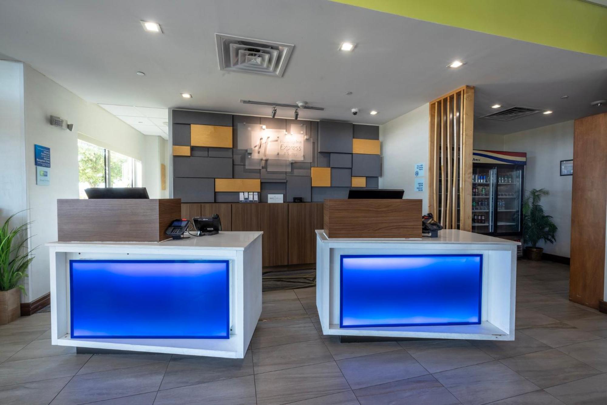 Holiday Inn Express & Suites Dallas Ne Arboretum Гарленд Экстерьер фото
